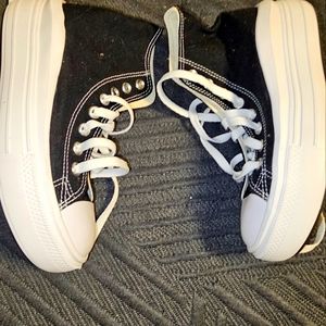 Converse Womens Size 6